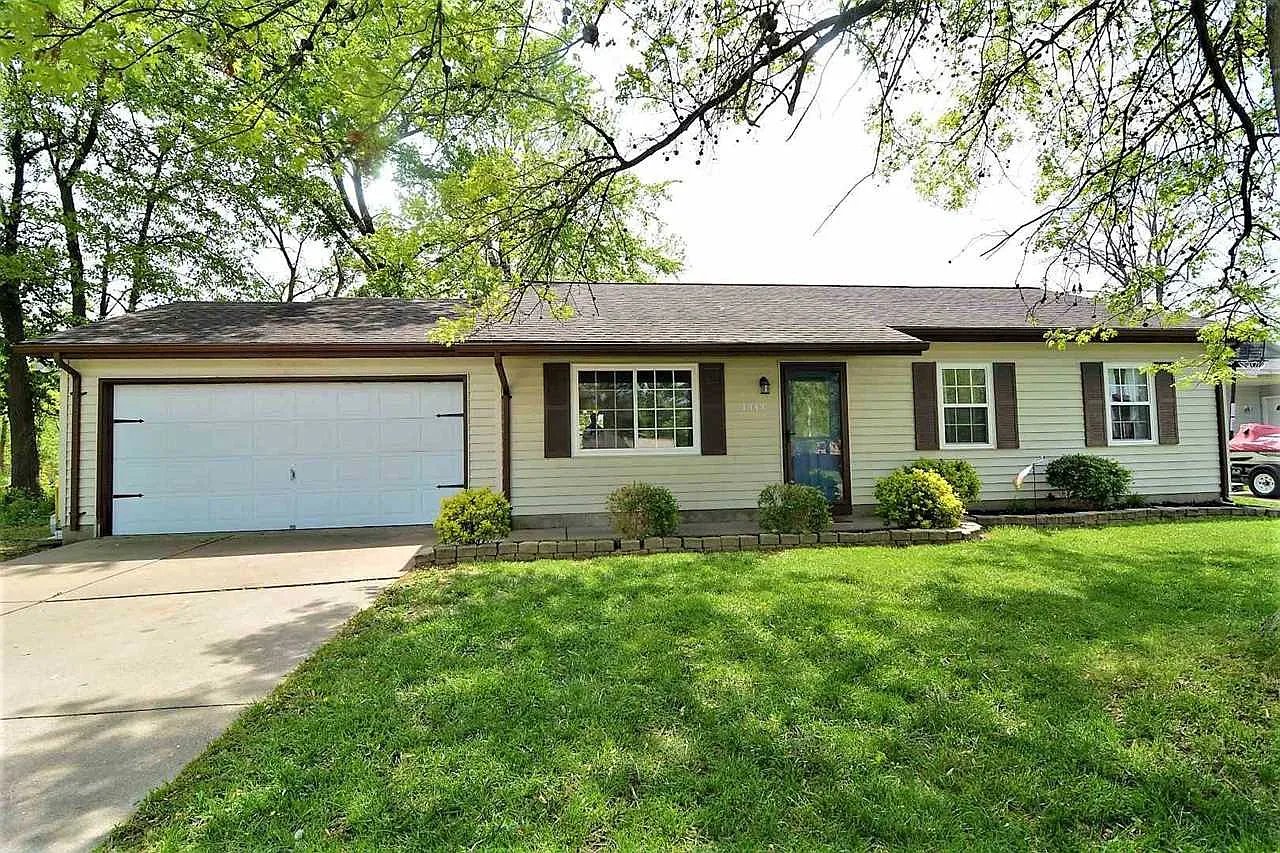 1049 Hensz Ave photo 1