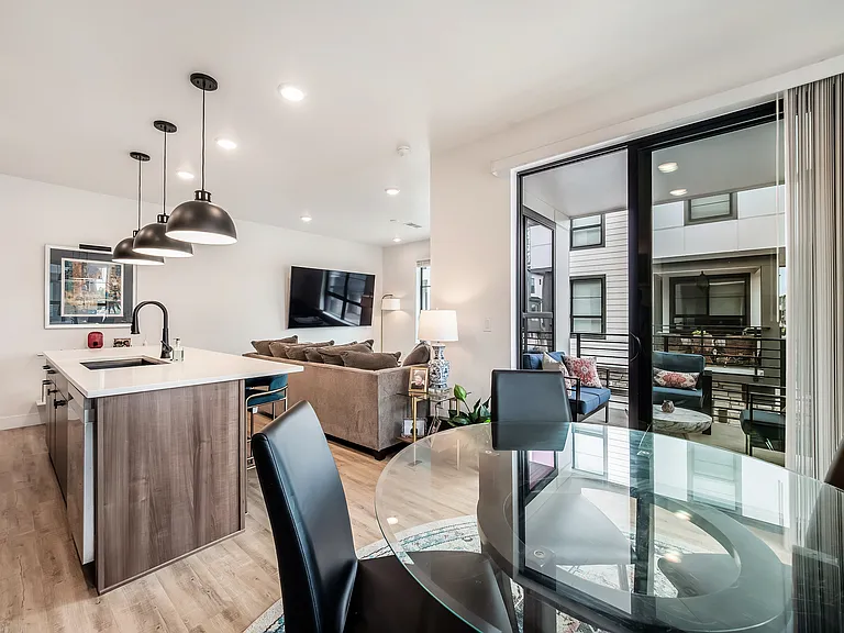 2042 S Holly St #1 — Photo 8