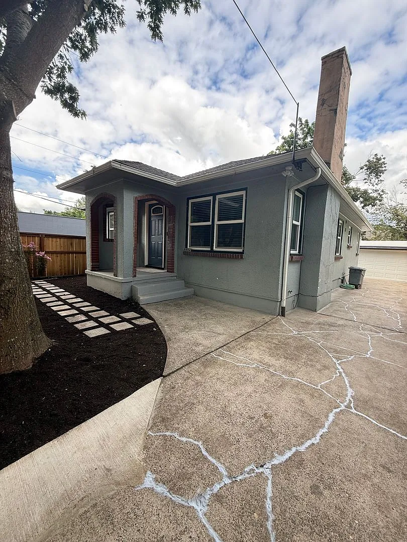 Beautiful Remodel to this Charming Portland Cottage near Division! — Photo 4