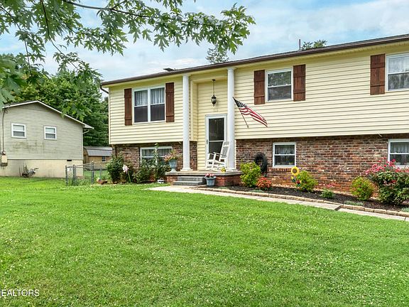 2nd image of 315 Arbor Dr