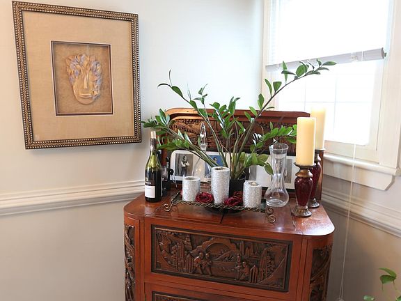 Bar equipped with extra tea cups and glasses