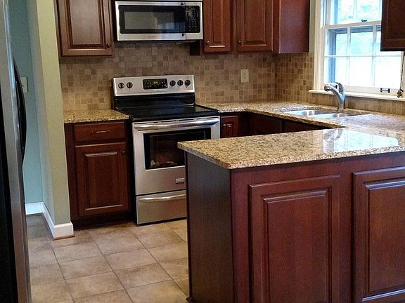 4th image of 212 Churchill Pl