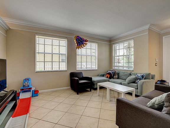 4th image of 11204 SW Kingslake Cir