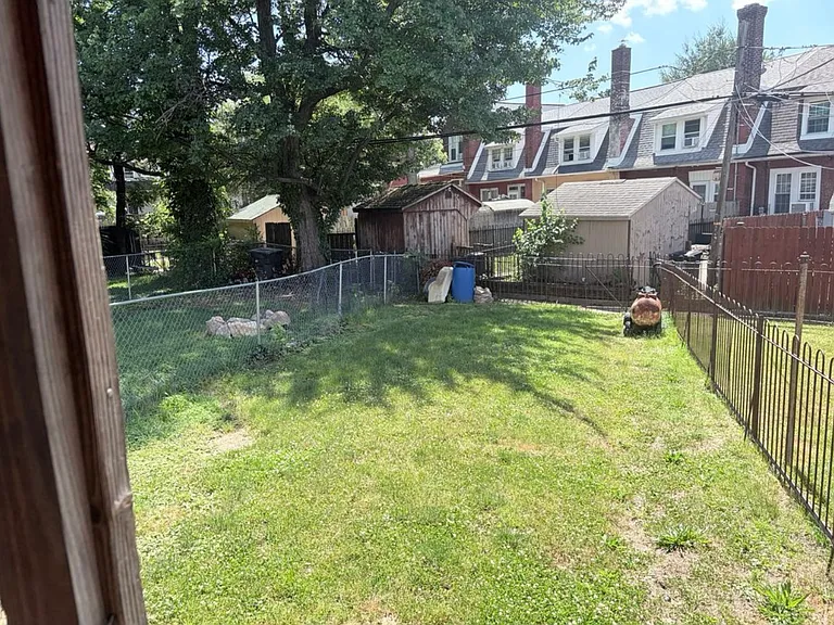 17 Walnut St — Photo 6