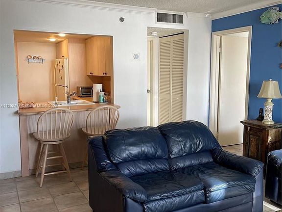 3rd image of 2625 Collins Ave APT 211
