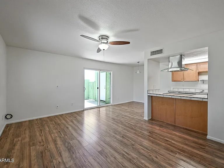 729 E Cochise Dr #B — Photo 3