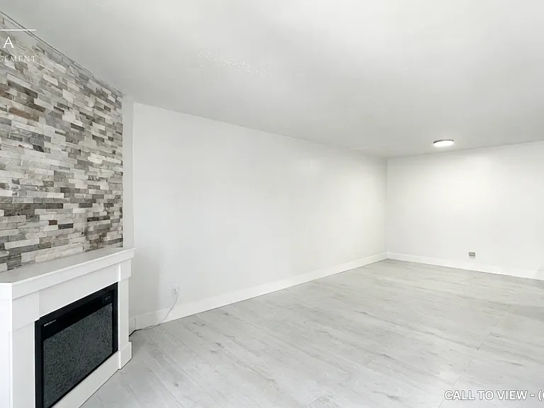 735 Deveron Cres #205 — Photo 4