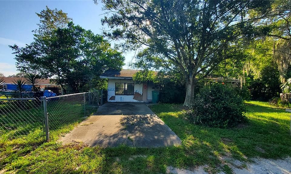 1st image of 403 Oak Hill Ct