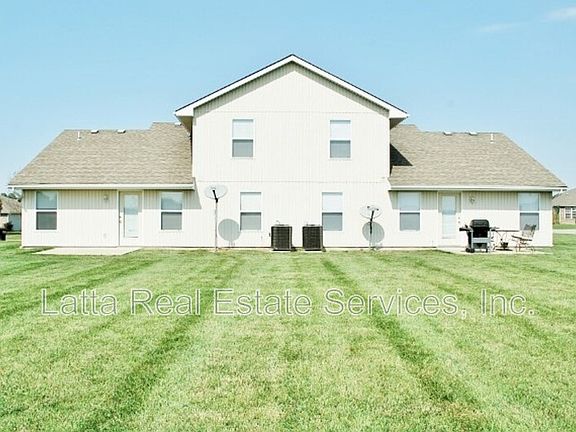 2nd image of 1029 NW Willow Dr