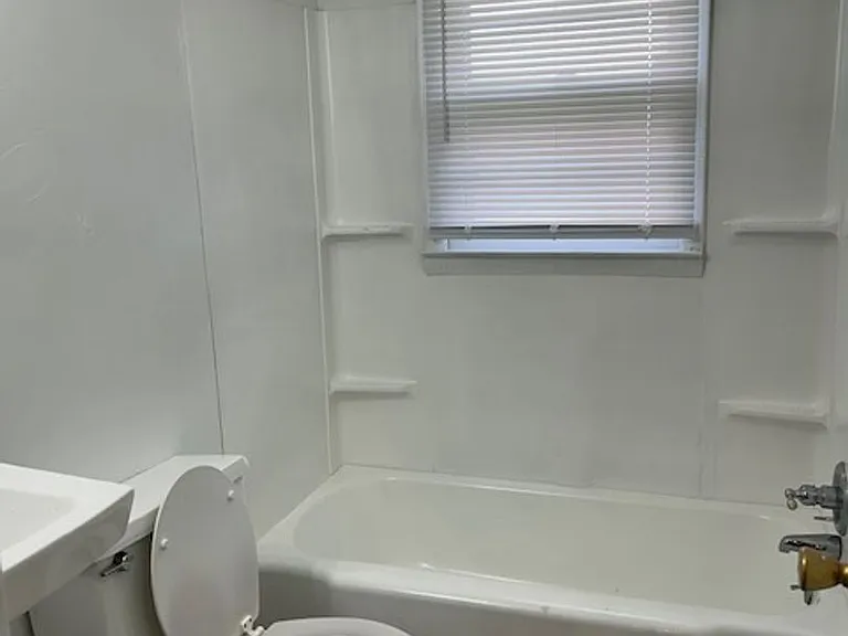 1300 Lola Ave — Photo 3