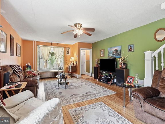 5th image of 631 E Chestnut St