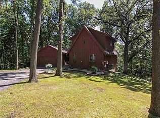 7025 Holdorf Dr, Blue Grass, IA 52726