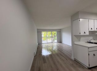 14884 N Bluff Rd #206, White Rock, BC V4B 3T2