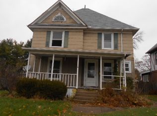 310 W 10th St, Sterling, IL 61081