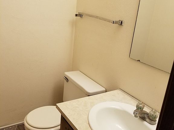4th image of 424 Hutton Ln #B