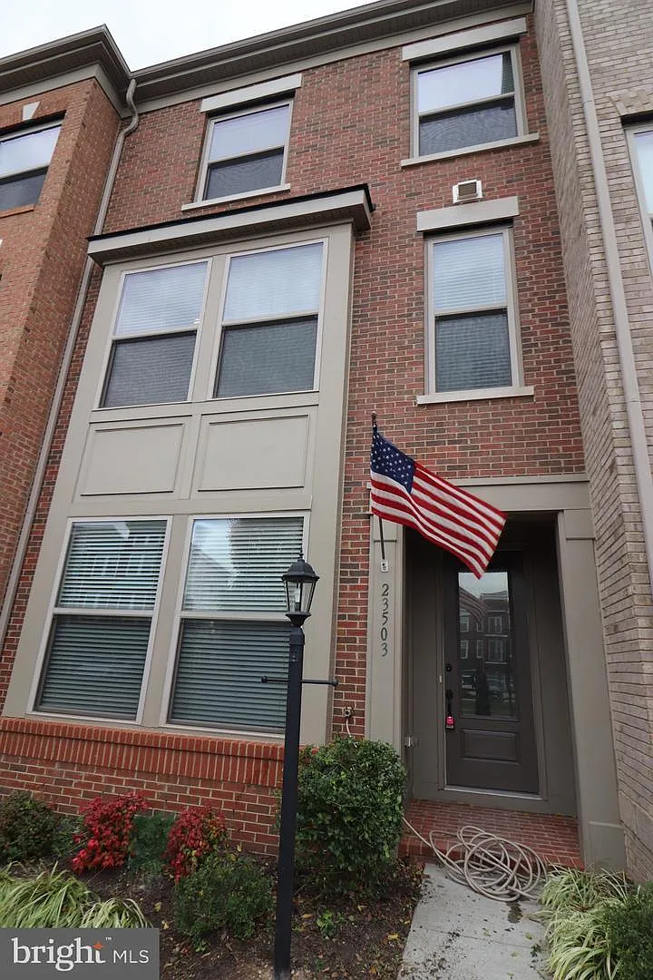 3 bed, 2380 sqft, $3,395 — Photo 2