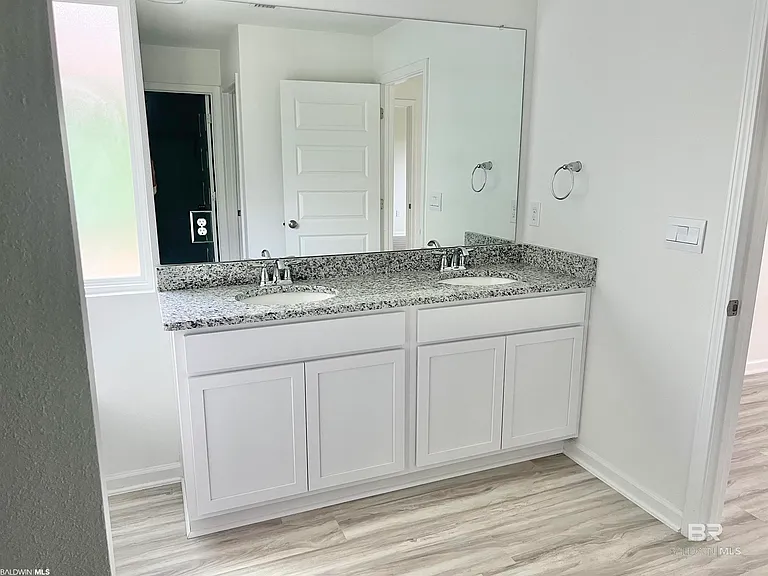 428 Winters Ave — Photo 15
