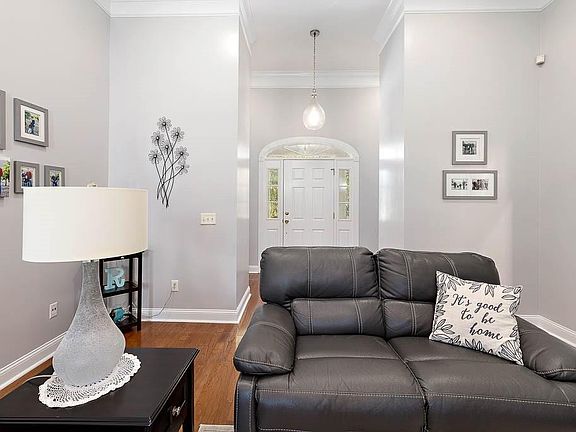 3rd image of 109 Northwind Dr