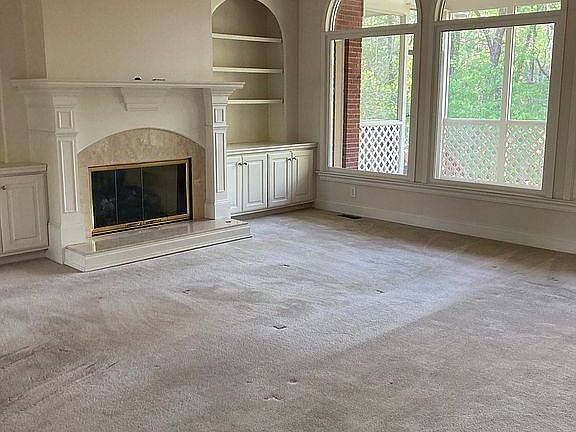 4th image of 609 Creekbank Ct
