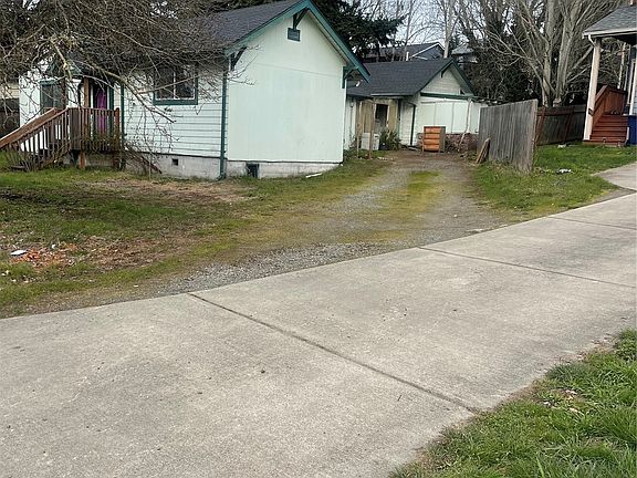 2nd image of 9021 Yakima Avenue