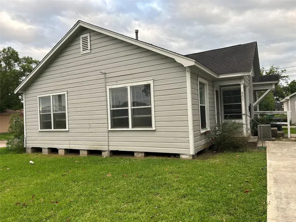 607 E Pearce St, Baytown, TX 77520