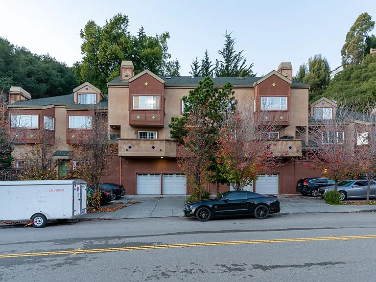 140 Caldecott Ln #4 — Photo 1