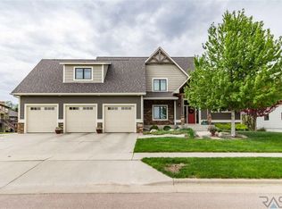 8904 E Palametto Cir, Sioux Falls, SD 57110