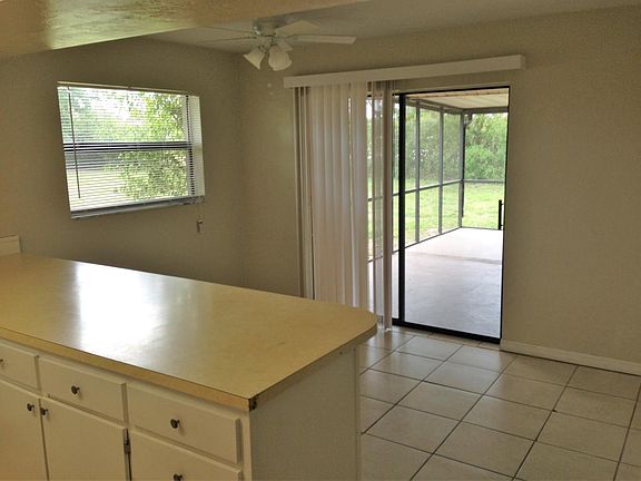 4th image of 610 SE 10th St APT B