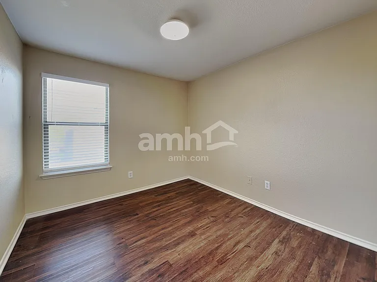 115 Karrie Dr — Photo 16