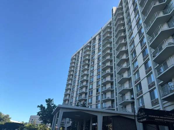 40 N Tower Rd APT 3D, Oak Brook, IL 60523