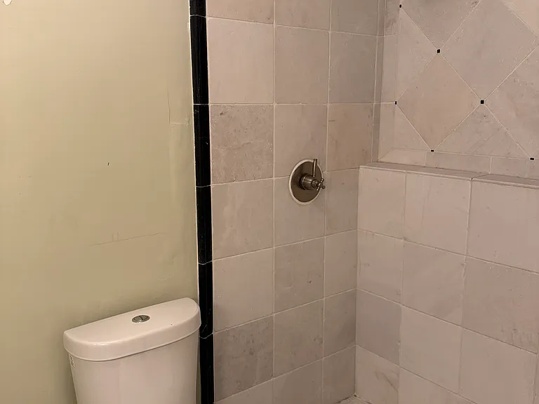 6087 Harold Way #1 — Photo 16