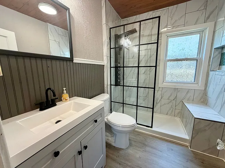 701 W C St — Photo 12