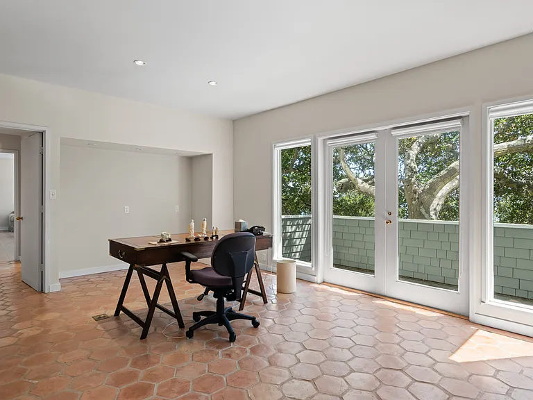 310 Belvedere Ave — Photo 43