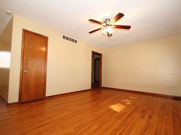 2nd image of 860 Skyline Dr