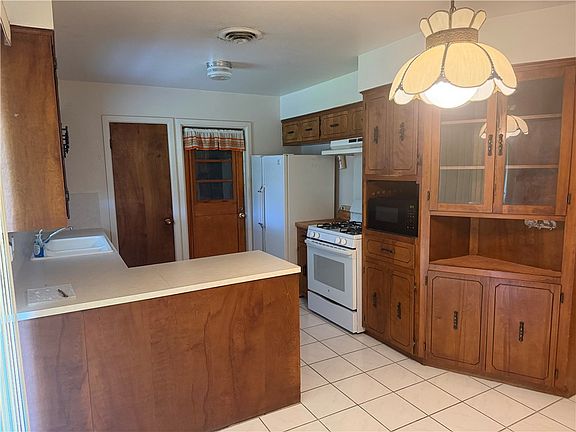 5th image of 903 W Avenue I