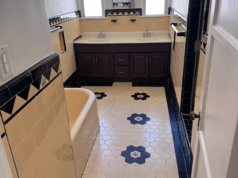 4307 York Blvd — Photo 30