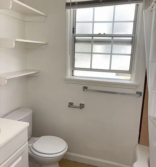 639 S Cochran Ave #201 — Photo 11