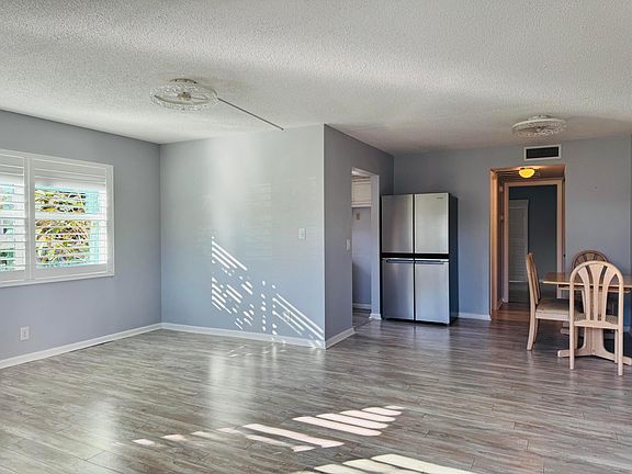 3rd image of 338 Windsor O