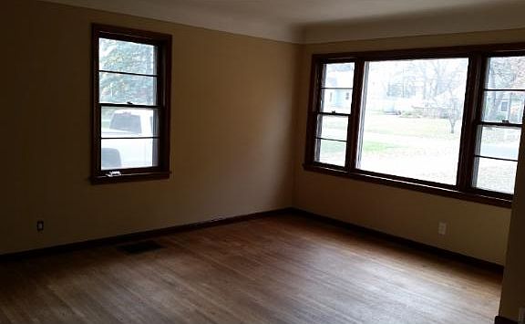 4th image of 8955 Van Buren St NE