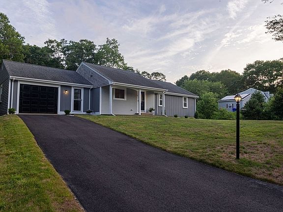 4th image of 6 Hilltop Dr