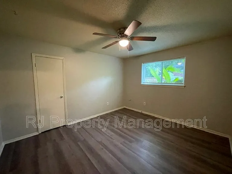 3479 Powell Ave — Photo 11