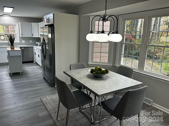5th image of 2649 Birchwood Dr