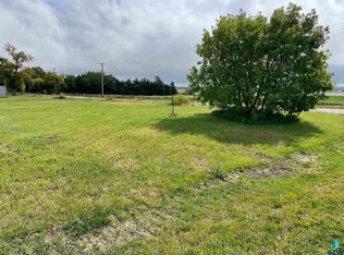 302 W 4th St, Delmont, SD 57330