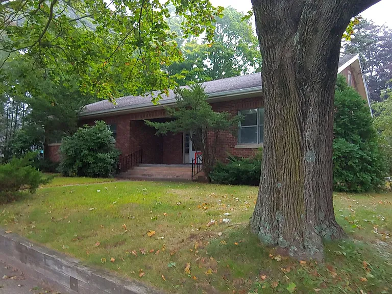 223 High St — Photo 1