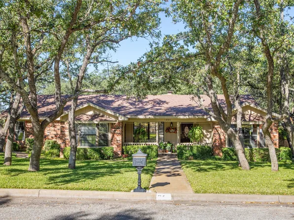 1206 Live Oak St, Brady, TX 76825