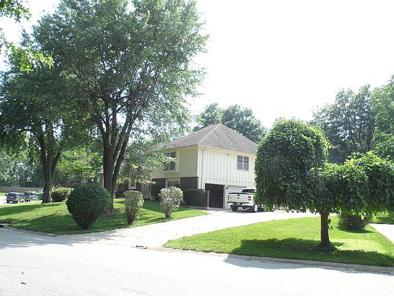 2nd image of 704 N Dakota Dr