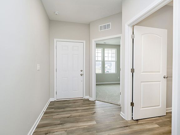 4th image of 834 Tuxedo Dr