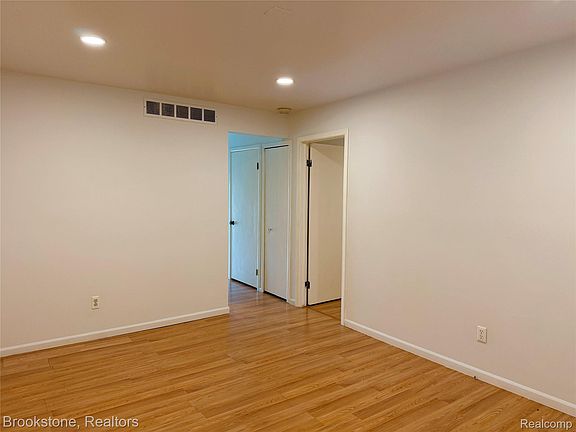 4th image of 8401 Eighteen Mile Rd #196