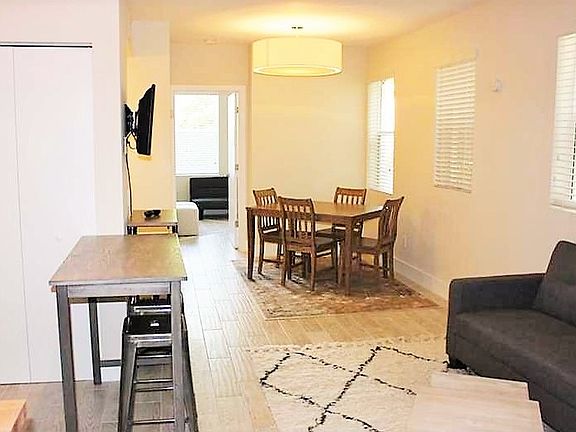3rd image of 1008 Jefferson Ave APT 0103