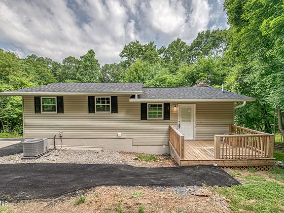 4th image of 3569 Greenwood Dr